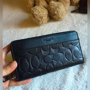 NWT—— Coach signature zip wallet for men black color genuine leather